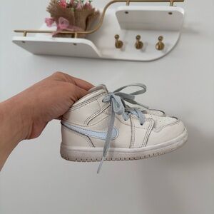 Nike Kids Cream and Light Blue Sneakers